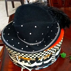 💯 percent Wool Bellini ORIGINAL with Hat Box and free Winter hat last in pics!